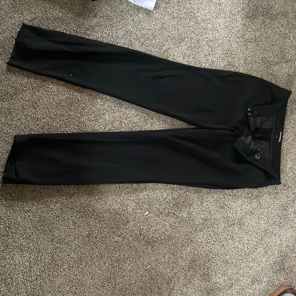 Express women dress pants. 6R. Black